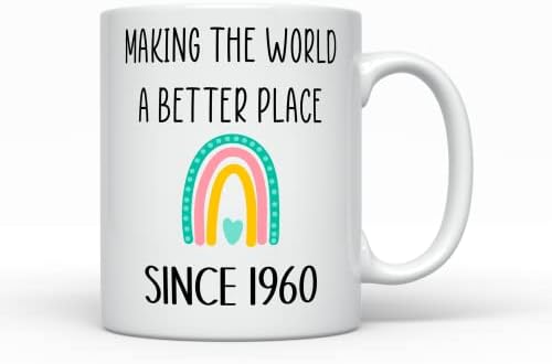Правим света по-добро от 1960 г., е Родена през 1960 г. Кафеена чаша, на 62 години, Подарък за жена на 62-ри рожден ден, Подарък чаша за Нея
