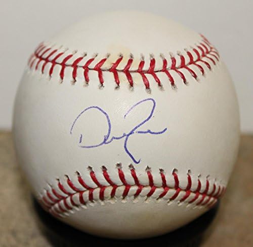 Дарел Rasner постави автограф Официалния представител на Мейджър лийг бейзбол. Тази Топка е с жълт цвят и петна,